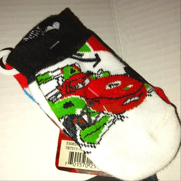 ☆BUNDLE☆Disney Planes Toddler Tee & NWT Disney Cars Socks Set☆ - Picture 11 of 14